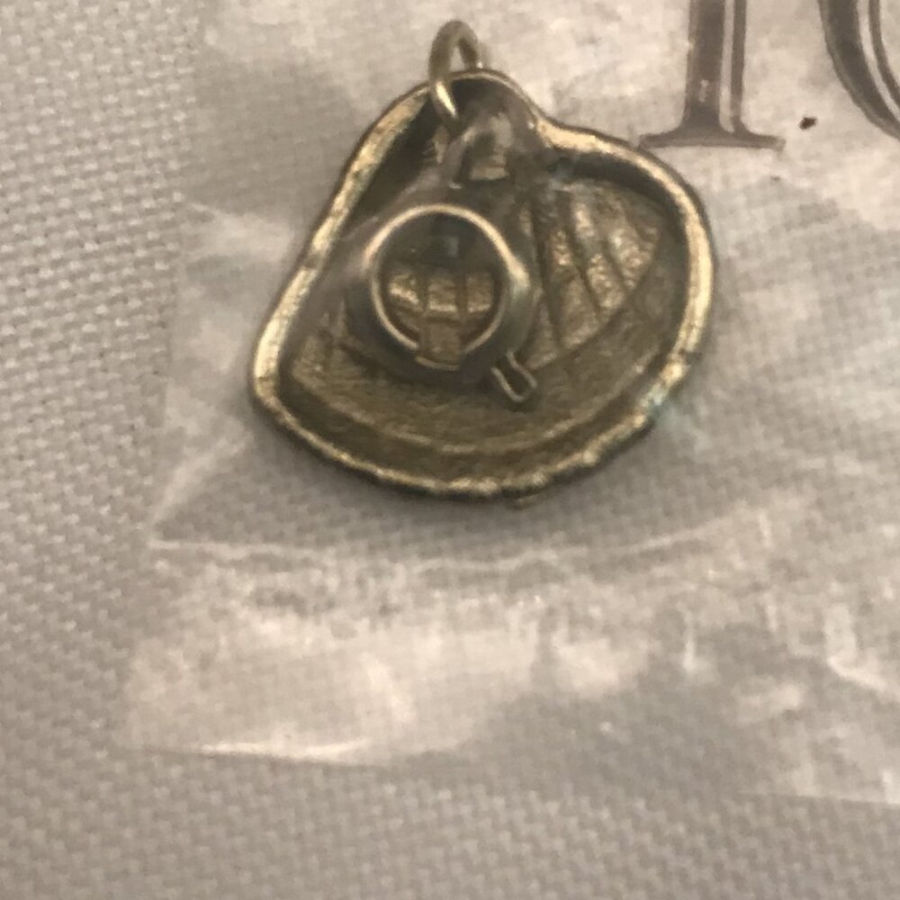 Shell Pendant - Picture 3 of 3
